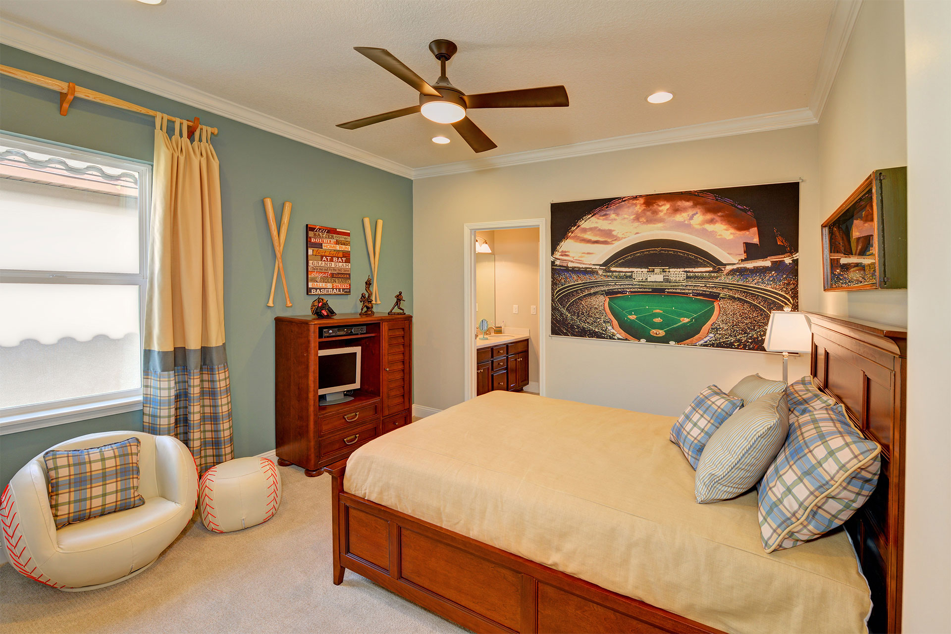 Vibrant baseball-themed boys' room, filled with energy and playful decor for an adventurous spirit.