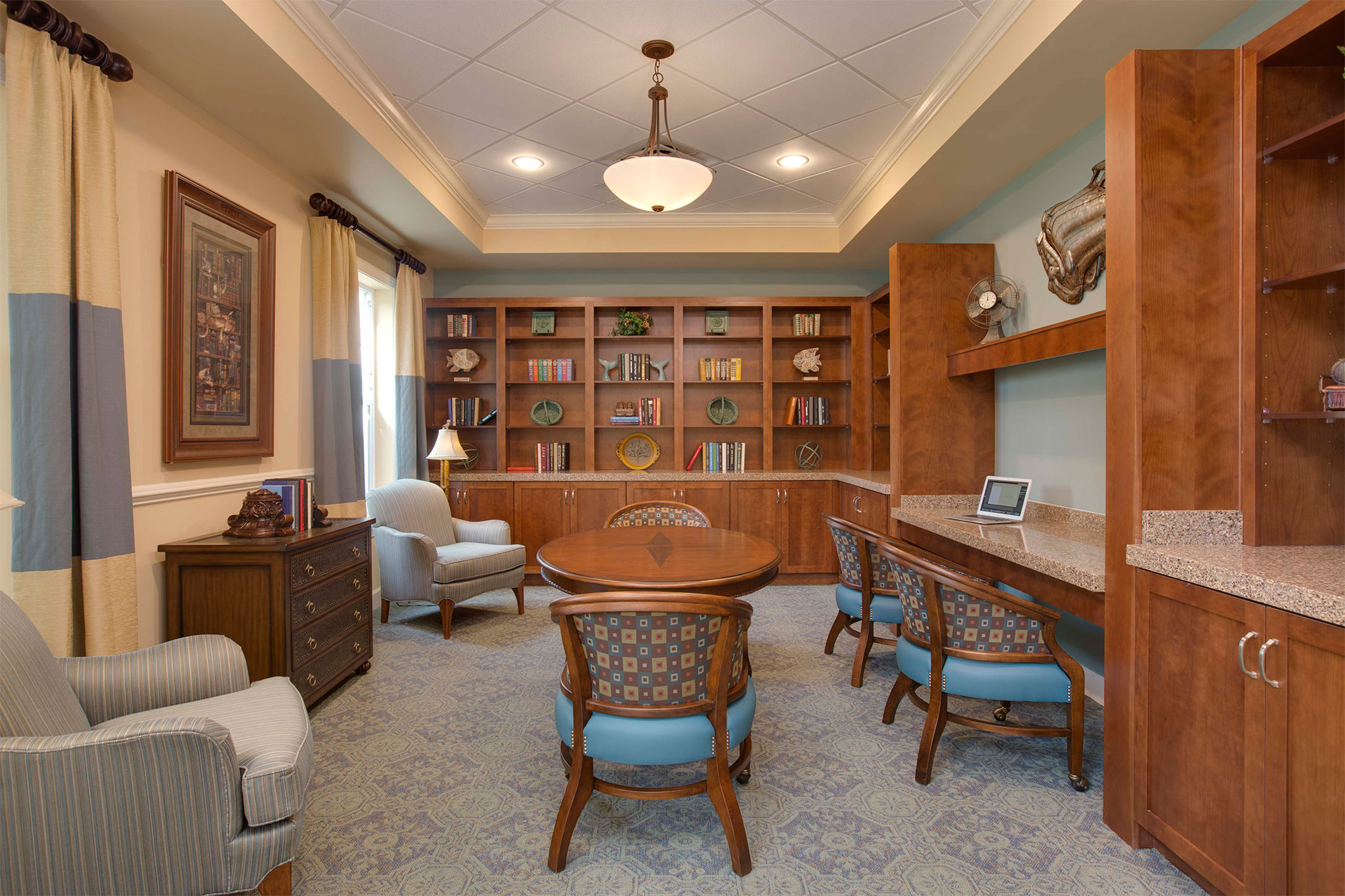 Palms Library: Elegant and serene, a modern space for quiet reading and relaxation.